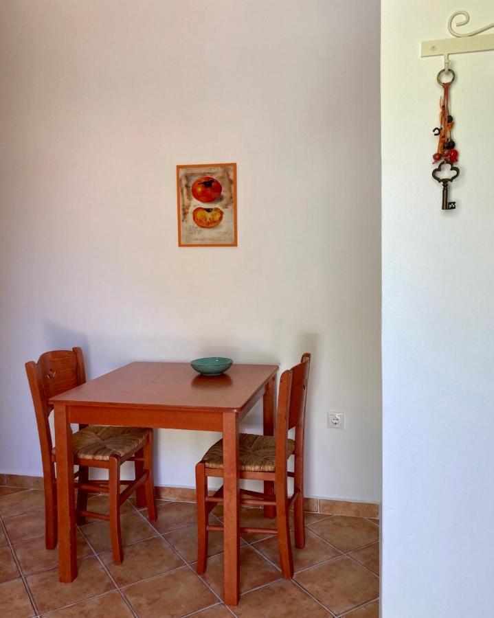 Kini Syrou Lotos Studios & Apartments (Adults Only) חדר תמונה